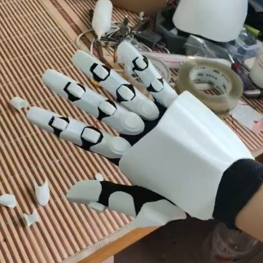 3DプリントされたPETG素材で作られたメカニカルグローブは - 3D Printing Material のレビューと価格